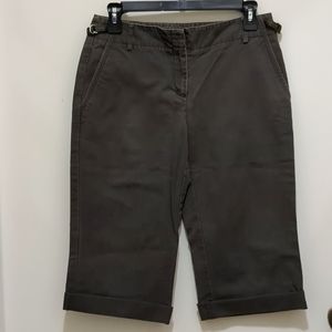 Ann Taylor Forest green Bermuda shorts Size 2, 100% cotton